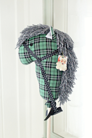 Children's Classic Retro Christmas Stick Horse - Green Plaid